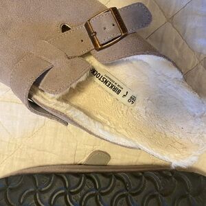 Birkenstock Women's Tan Suede Clogs with fluffy lining. size 40